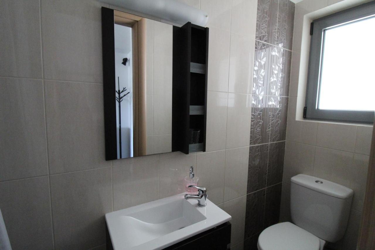 Lovely 2-Bedroom Apartment Atenas Exterior foto